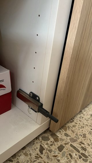 Mueble de madera marrón,medidas 1,80 lgo, 42 cm an