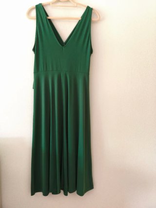 Vestido largo verde con caída