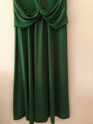 Vestido largo verde con caída