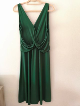 Vestido largo verde con caída