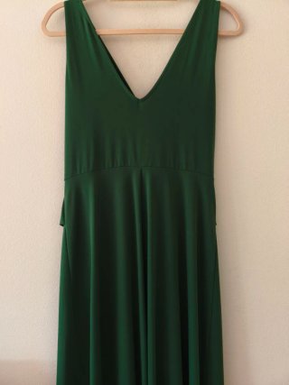 Vestido largo verde con caída