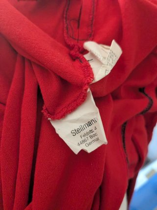 Camiseta roja con estampado