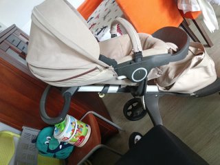 Carrito de bebé color beige