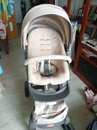 Carrito de bebé color beige