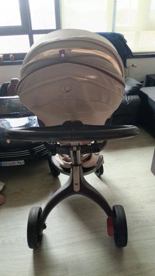 Carrito de bebé color beige