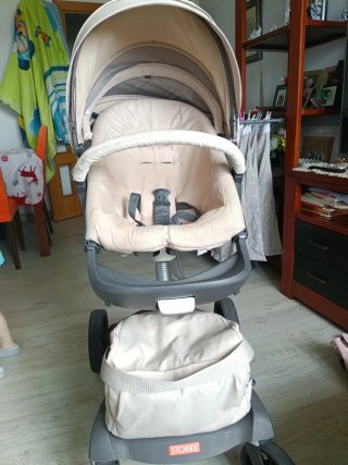 Carrito de bebé color beige