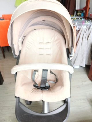 Carrito de bebé color beige