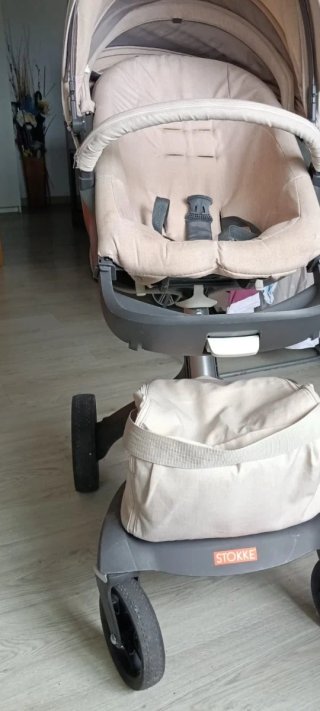 Carrito de bebé color beige