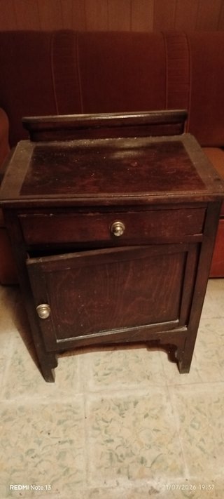 Mesita de noche vintage de madera