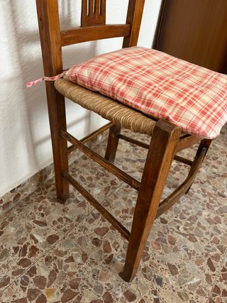 PAREJA DE SILLAS RÚSTICAS-MADERA ASIENTO DE ENEA