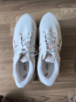 Asics Novablast 6 Beige/Verde Talla 45