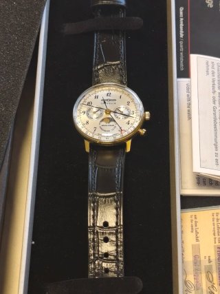 Reloj Zeppelin LZ129 Hindenburg Moon Phase