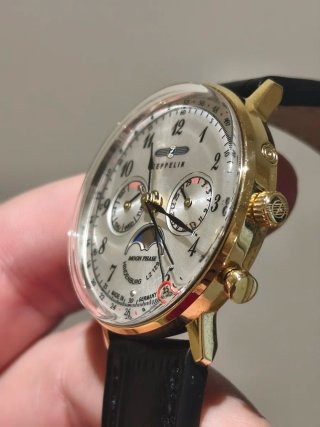 Reloj Zeppelin LZ129 Hindenburg Moon Phase