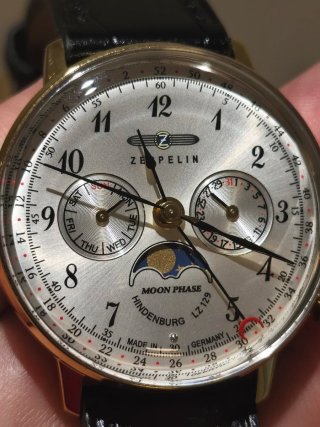 Reloj Zeppelin LZ129 Hindenburg Moon Phase