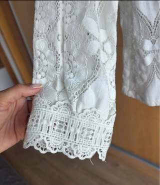 Blusa Zara bordada cuello alto
