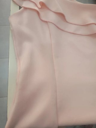 Camiseta asimétrica volantes rosa