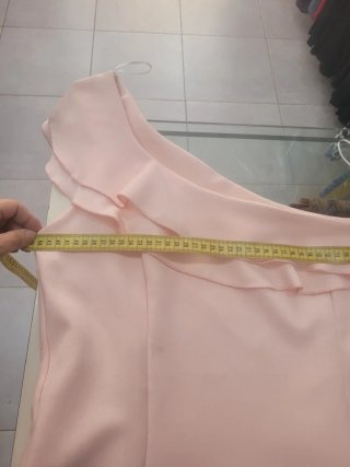 Camiseta asimétrica volantes rosa