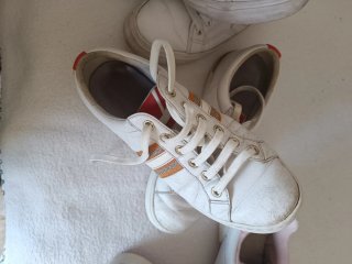 Lote de zapatillas deportivas blancas y rosas