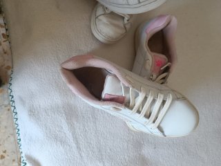 Lote de zapatillas deportivas blancas y rosas