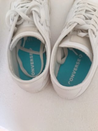 Lote de zapatillas deportivas blancas y rosas