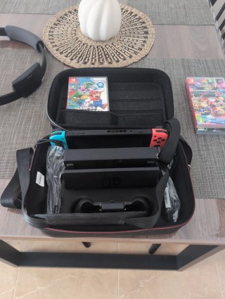 Nintendo Switch + 4 Juegos