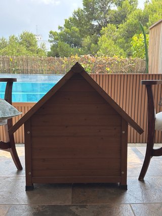 Casita para perro de madera