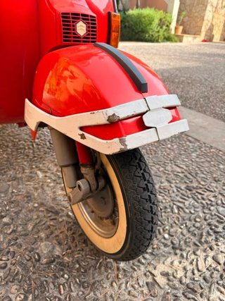 Vespa P80X Roja