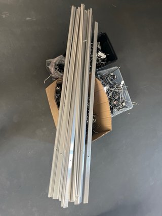 Lote ganchos hierro para rieles tienda y  20 riele