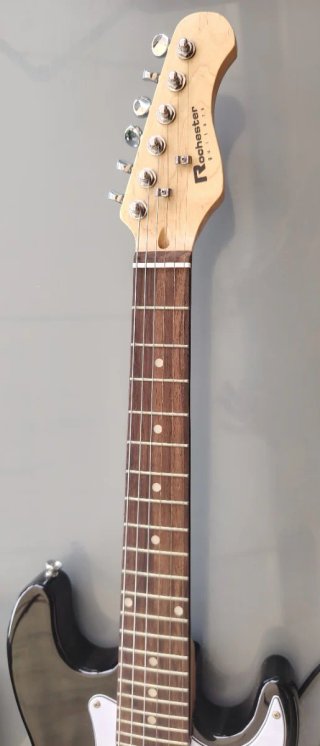 Guitarra Eléctrica Negra + Amplificador + funda.