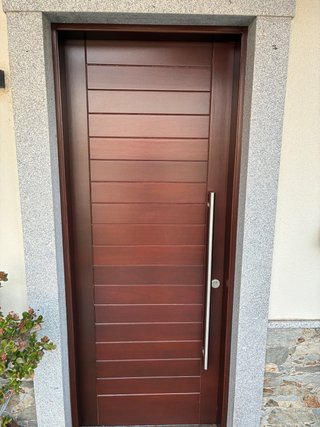 Puerta exterior madera maciza Iroko