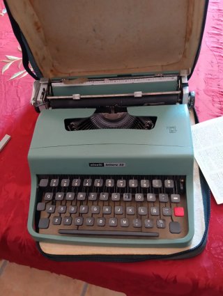 Máquina de escribir Olivetti Lettera 32