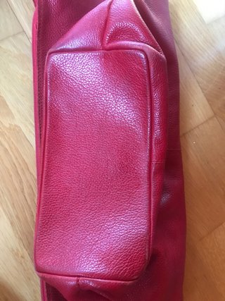 Bolso de piel rojo