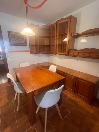 Mueble de cocina madera maciza y cristal