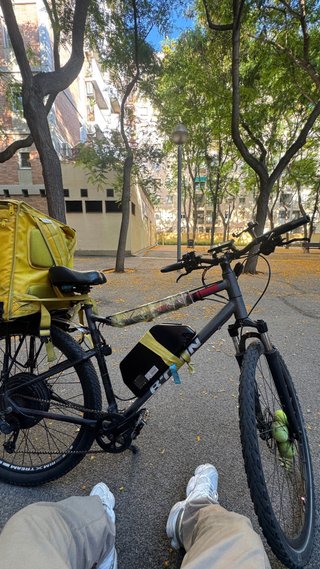 Bicicleta Eléctrica, mochila de glovo y accesorios