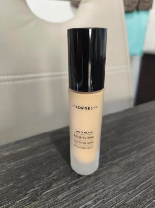 Lote de maquillaje con base Korres Wild Rose