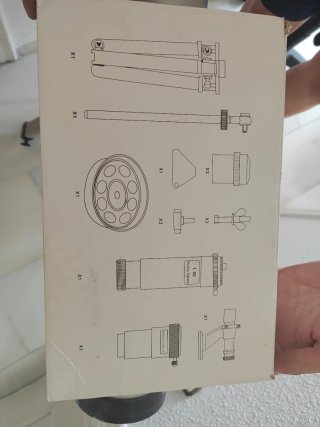 Telescopio con trípode y accesorios