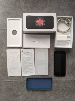 iPhone SE 32GB Gris Espacial en buen estado