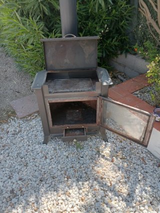 Chimenea de hierro fundido negra