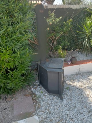 Chimenea de hierro fundido negra