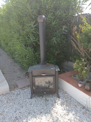 Chimenea de hierro fundido negra
