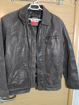 Chaqueta de cuero marrón