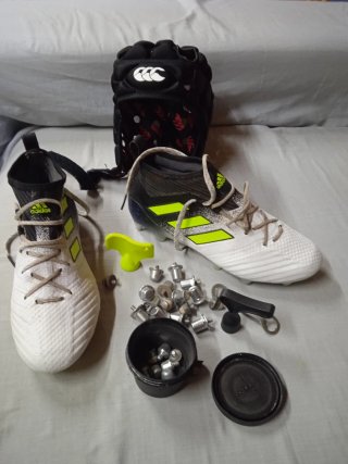 Casco y botas de rugby Adidas