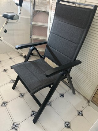 Silla reclinable plegable gris