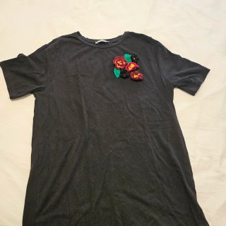 Camiseta Zara Flores Bordadas Negra