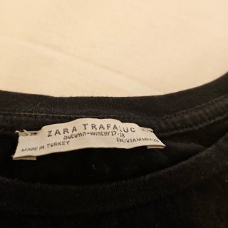 Camiseta Zara Flores Bordadas Negra