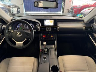 Lexus IS 300h Hybrid Drive Tecno