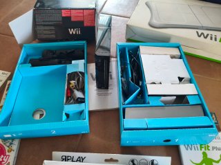 Nintendo Wii Negra + 2 Mandos + Wii Fit Plus