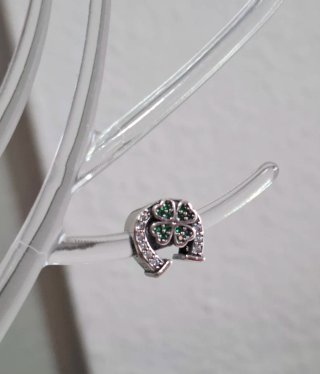 Charm Herradura Trébol Verde y Plata