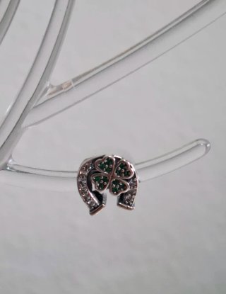 Charm Herradura Trébol Verde y Plata