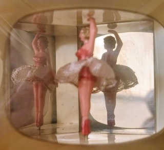 Reloj despertador Goldbühl con bailarina